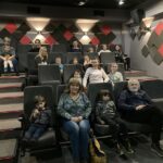 Publiczność na seansie w kinie