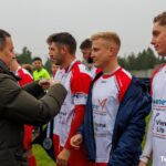 Wójt wręcza medale zawodnikom Polanina