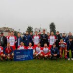 Wspólne zdjęcie zawodników Polanina z działaczami i wójtem
